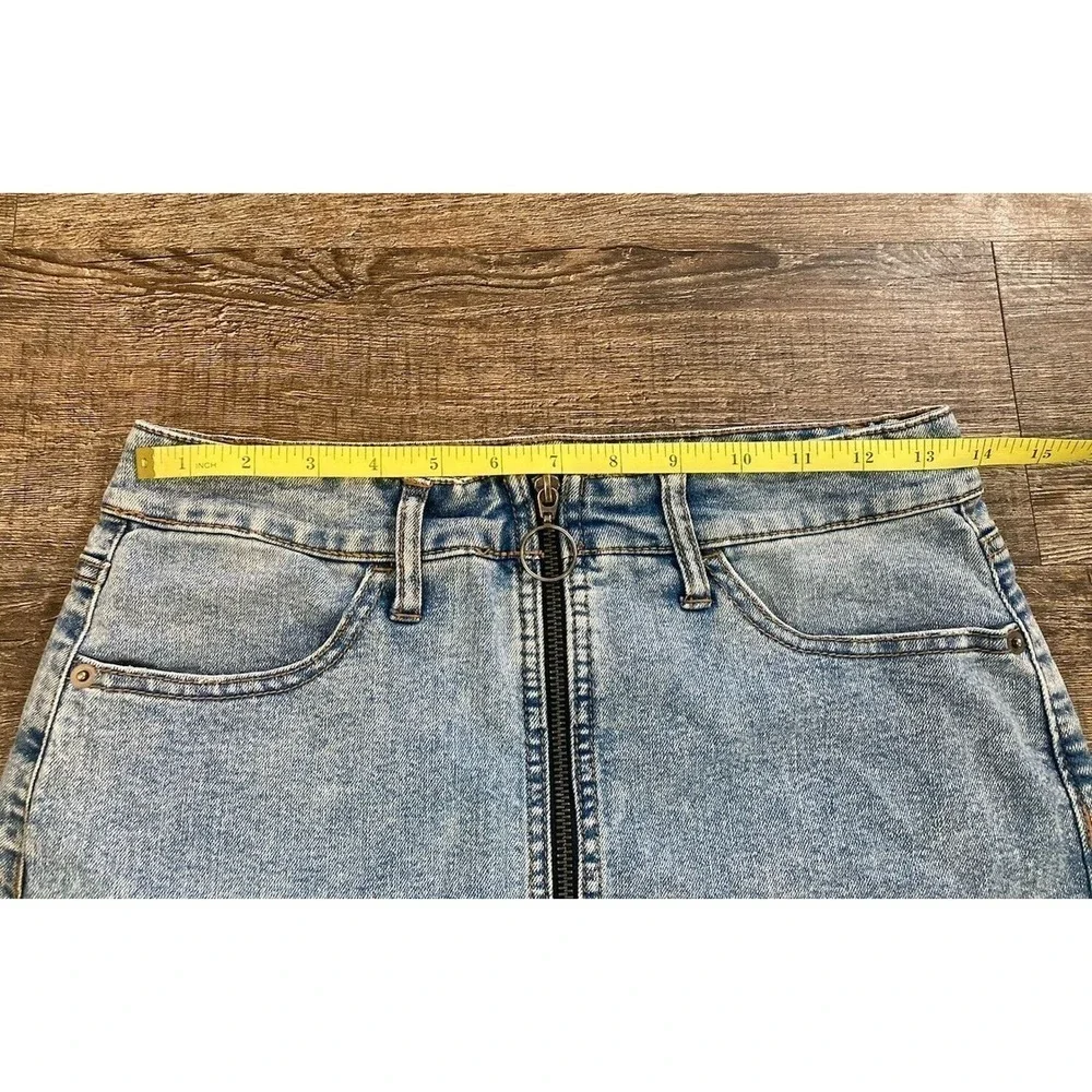 Wild Fable Women's Denim Blue Jean Front Zip Skirt Raw Hem Retro 90’s Size 6 - Picture 7 of 8